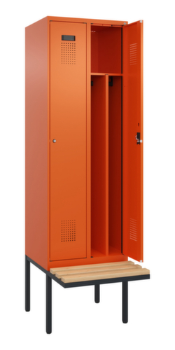 C+P armoire vestiaire en noir et blanc Evolo PLUS avec banc, largeur de compartiment 300 mm