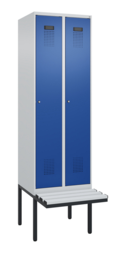 C+P armoire vestiaire en noir et blanc Evolo PLUS avec banc, largeur de compartiment 300 mm