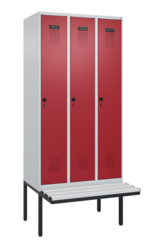 C+P armoire vestiaire en noir et blanc Evolo PLUS avec banc, largeur de compartiment 300 mm