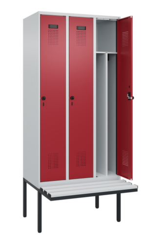 C+P armoire vestiaire en noir et blanc Evolo PLUS avec banc, largeur de compartiment 300 mm