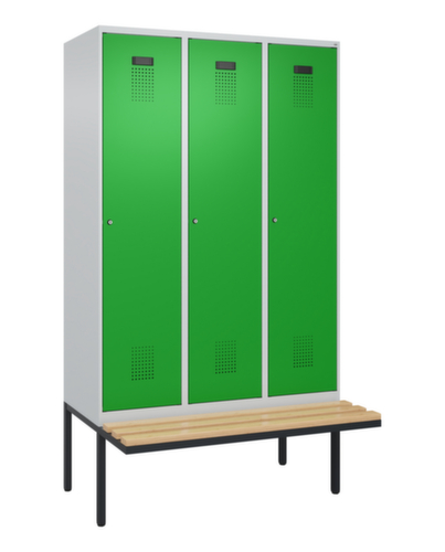 C+P armoire vestiaire en noir et blanc Evolo PLUS avec banc, largeur de compartiment 400 mm