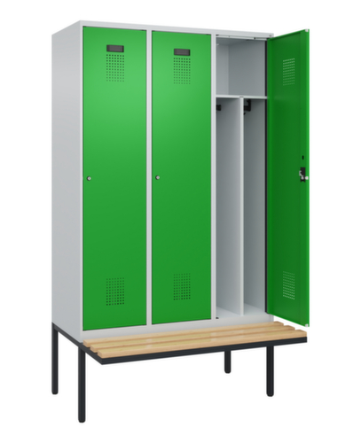 C+P armoire vestiaire en noir et blanc Evolo PLUS avec banc, largeur de compartiment 400 mm
