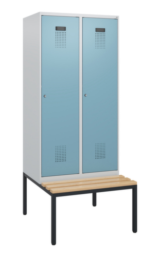 C+P Armoire vestiaire Evolo PLUS avec banc, largeur de compartiment 400 mm