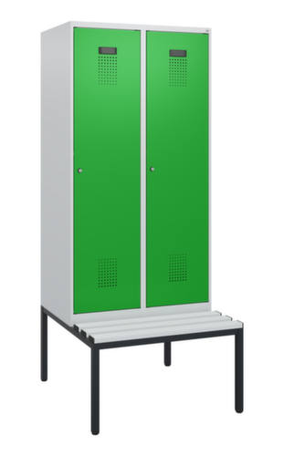 C+P Armoire vestiaire Evolo PLUS avec banc, largeur de compartiment 400 mm