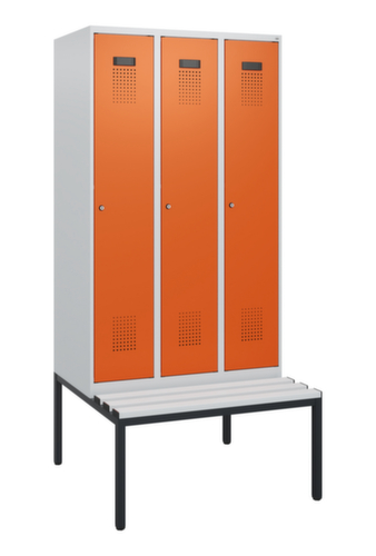 C+P Armoire vestiaire Evolo PLUS avec banc, largeur de compartiment 300 mm