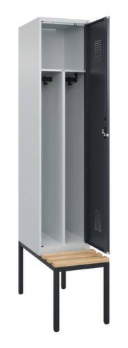 C+P armoire vestiaire en noir et blanc Evolo PLUS avec banc, largeur de compartiment 400 mm