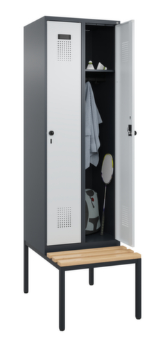 C+P Armoire vestiaire Evolo PLUS avec banc, largeur de compartiment 300 mm