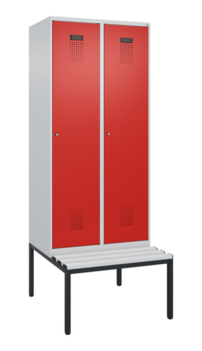 C+P Armoire vestiaire Evolo PLUS avec banc, largeur de compartiment 400 mm