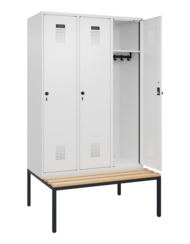 C+P Armoire vestiaire Evolo PLUS avec banc, largeur de compartiment 400 mm