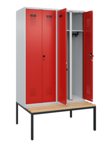 C+P armoire vestiaire en noir et blanc Evolo PLUS avec double compartiment et banc, largeur de compartiment 300 mm