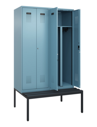 C+P armoire vestiaire EPI Evolo PLUS avec banc et séparation en noir et blanc, largeur de compartiment 300 mm
