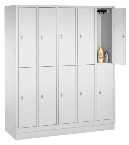 C+P Armoire vestiaire à deux niveaux Classic avec 5x2 compartiments et portes lisses, largeur de compartiment 300 mm