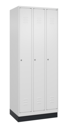 C+P Armoire vestiaire Classic Plus à 3 compartiments, largeur de compartiment 250 mm