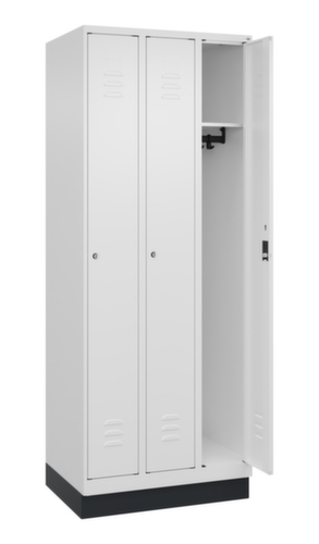 C+P Armoire vestiaire Classic Plus à 3 compartiments, largeur de compartiment 250 mm