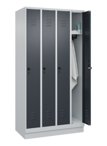C+P Armoire vestiaire Classic Plus à 4 compartiments, largeur de compartiment 250 mm