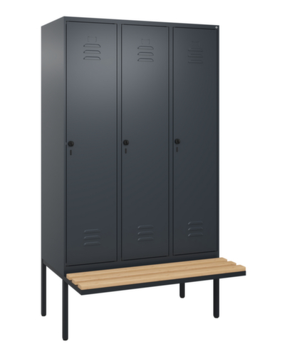 C+P Armoire vestiaire avec banc Classic Plus pour une séparation en noir et blanc, largeur de compartiment 400 mm
