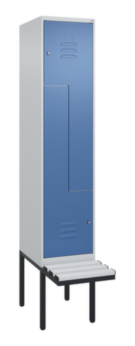 C+P Armoire vestiaire Z Classic Plus avec banc intégré, largeur de compartiment 400 mm