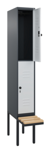 C+P Armoire vestiaire à deux niveaux Classic Plus avec banc, largeur de compartiment 300 mm