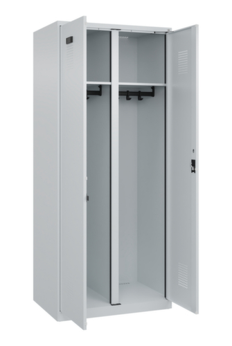 C+P armoire vestiaire noir et blanc Evolo PLUS avec double compartiment, largeur de compartiment 400 mm