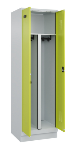 C+P Armoire vestiaire pour EPI Evolo PLUS pour une séparation en noir et blanc, largeur de compartiment 300 mm