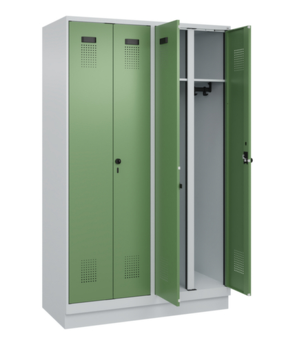 C+P armoire vestiaire noir et blanc Evolo PLUS avec double compartiment, largeur de compartiment 300 mm