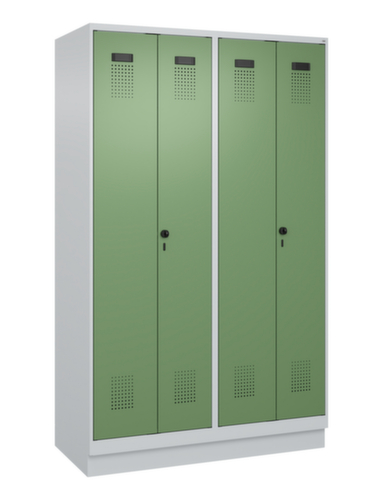 C+P armoire vestiaire noir et blanc Evolo PLUS avec double compartiment, largeur de compartiment 300 mm