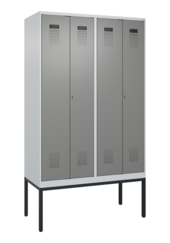 C+P armoire vestiaire noir et blanc Evolo PLUS avec double compartiment, largeur de compartiment 300 mm