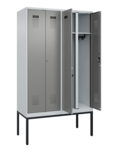 C+P armoire vestiaire noir et blanc Evolo PLUS avec double compartiment, largeur de compartiment 300 mm