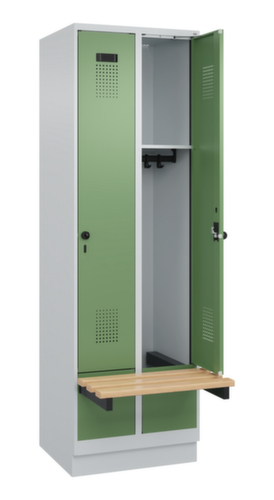 C+P Armoire vestiaire Evolo PLUS avec banc suspendu, largeur de compartiment 300 mm
