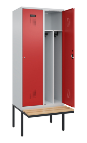 C+P armoire vestiaire en noir et blanc Evolo PLUS avec banc, largeur de compartiment 400 mm