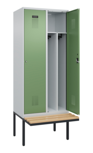 C+P armoire vestiaire en noir et blanc Evolo PLUS avec banc, largeur de compartiment 400 mm