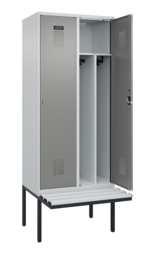 C+P armoire vestiaire en noir et blanc Evolo PLUS avec banc, largeur de compartiment 400 mm