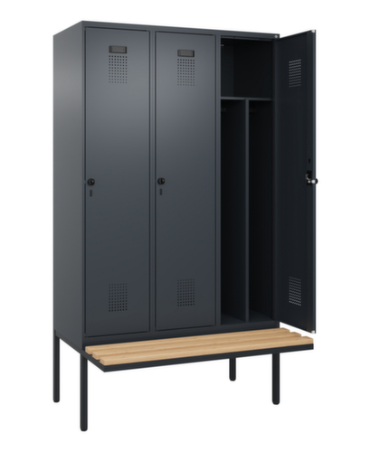 C+P armoire vestiaire en noir et blanc Evolo PLUS avec banc, largeur de compartiment 400 mm