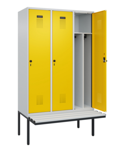 C+P armoire vestiaire en noir et blanc Evolo PLUS avec banc, largeur de compartiment 400 mm