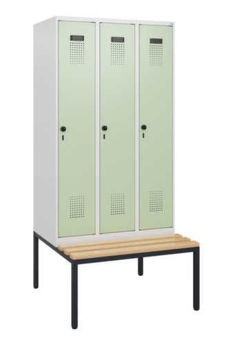 C+P Armoire vestiaire Evolo PLUS avec banc, largeur de compartiment 300 mm
