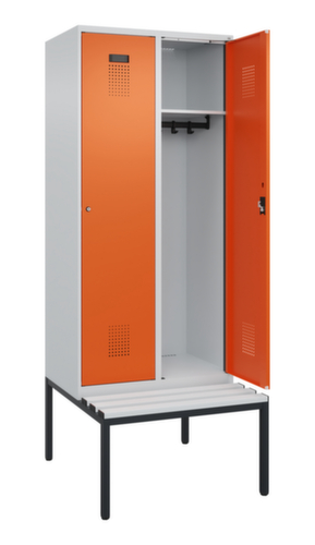 C+P Armoire vestiaire Evolo PLUS avec banc, largeur de compartiment 400 mm