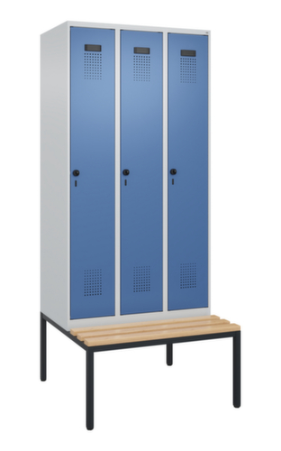 C+P Armoire vestiaire Evolo PLUS avec banc, largeur de compartiment 300 mm