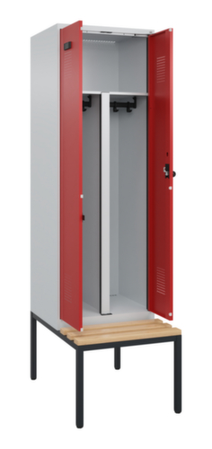 C+P armoire vestiaire EPI Evolo PLUS avec banc et séparation en noir et blanc, largeur de compartiment 300 mm