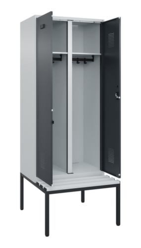 C+P armoire vestiaire en noir et blanc Evolo PLUS avec double compartiment et banc, largeur de compartiment 400 mm