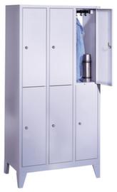 C+P Armoire vestiaire à deux niveaux Classic gris clair avec 3x2 compartiments portes lisses, largeur de compartiment 300 mm