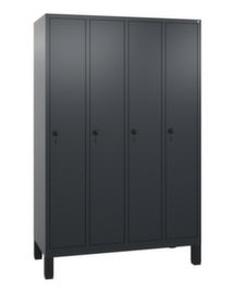 C+P Armoire vestiaire Evolo avec 4 compartiments + portes lisses, largeur de compartiment 300 mm