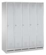 C+P Armoire vestiaire Evolo gris clair avec 5 compartiments - portes avec perforation décorative, largeur de compartiment 300 mm