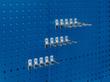 bott Plaque perforée avec assortiment de crochets 16 pièces, hauteur x largeur 991 x 457 mm, RAL5010 bleu gentiane