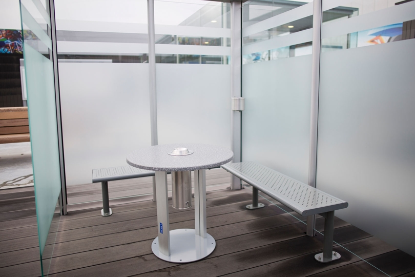 BIK TEC Table pour fumeurs Design Line, Ø 800 mm, panneau aspect granit  ZOOM