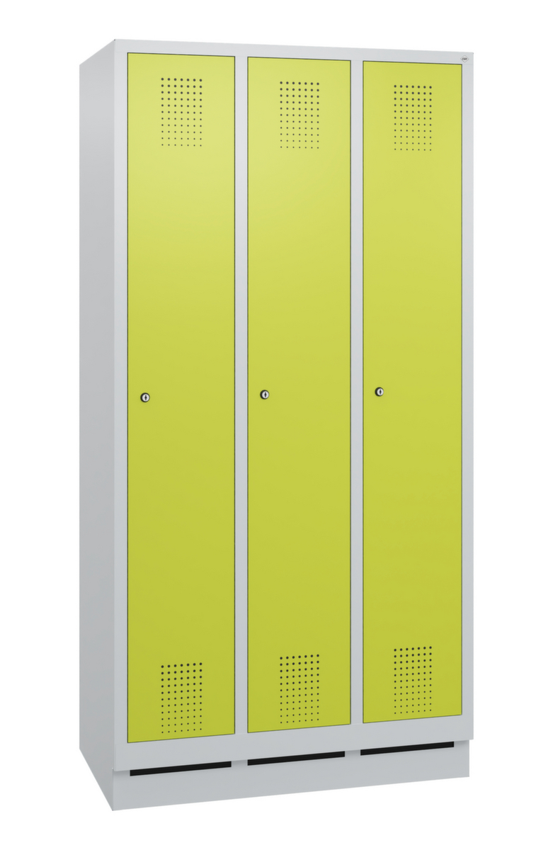 C+P Armoire vestiaire Evolo avec 3 compartiments - portes avec perforation décorative, largeur de compartiment 300 mm