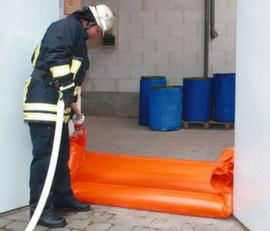 Joint de porte flexible pour un remplissage avec de l’eau
